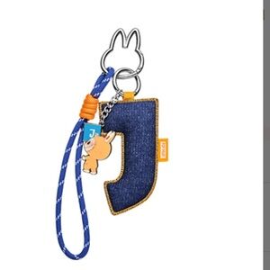 New in unopened box Pop Mart Pin for Love Pendant unopened box confirmed (J)